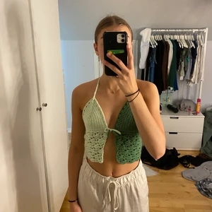 Grön virkad topp  - Grön virkad topp i storlek S, 80kr+frakt. Kolla gärna in det andra jag säljer!
