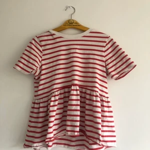 Randig volang tröja - Randig volang tröja från zara! Jättebra kvalite