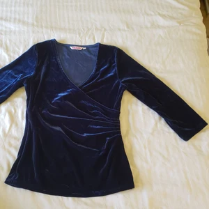 Tröja i sammet. - Fin blå omlott tröja från Indiska. 