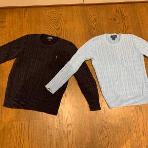 Två stycken fina kabelstickad långärmade tröjor från Ralph Lauren. Båda i väldigt bra skick! Köpare står för frakt 