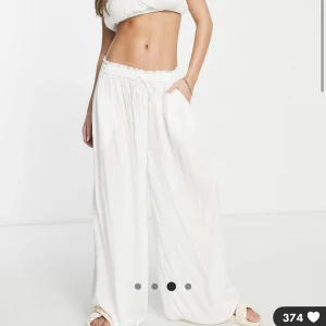 Vita byxor - Vita ”strandbyxor”, Helt oanvända med lappen kvar. Från Asos🫶🏼