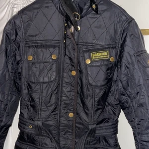 Barbour jacka - Superfin barbourjacka  Storlek 34💙