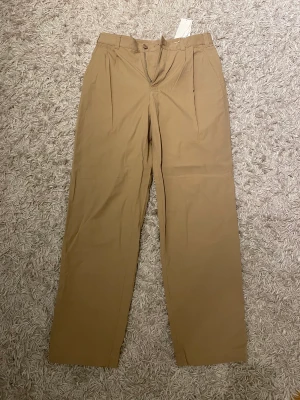 Arket chinos - Helt nya Arket chinos säljes pågrund av felköp.  Storlek 46. 