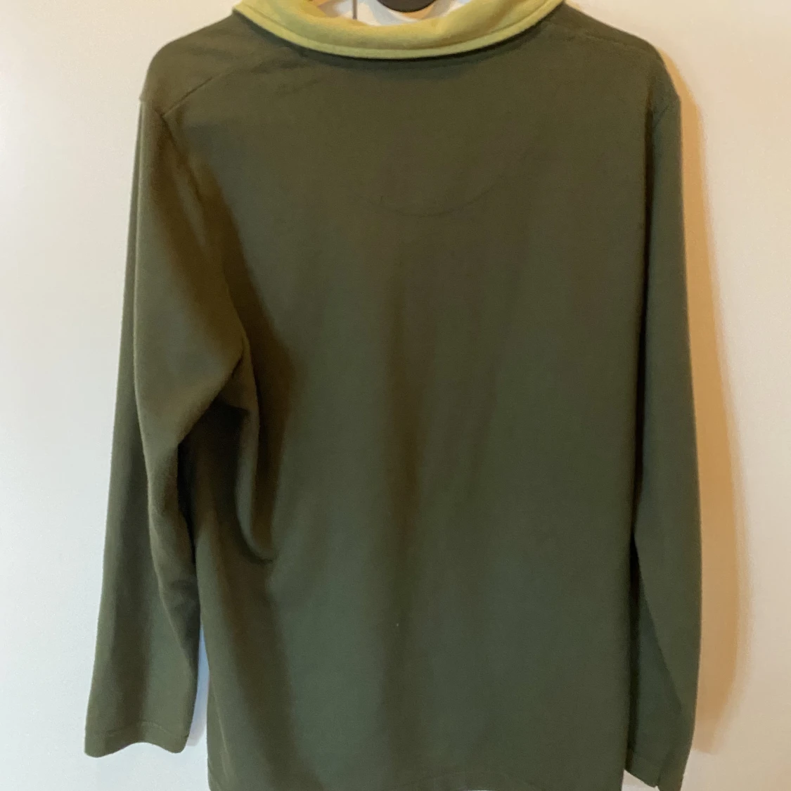 Mörkgrön tröja - 91