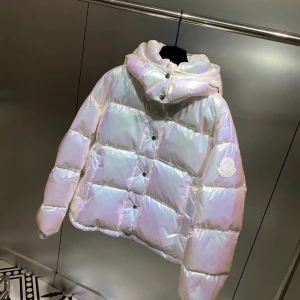 M - Äkta moncler jacka. Dam 
