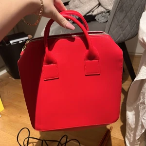 Väska - En röd söt väska