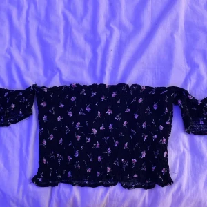 Topp - Köpt den för ungefär två år sen i Sinsay i Serbien, använt runt 16 gånger.