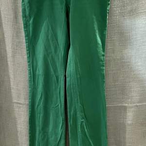 Gröna Bonnelid jeans i stl 31 tum. 