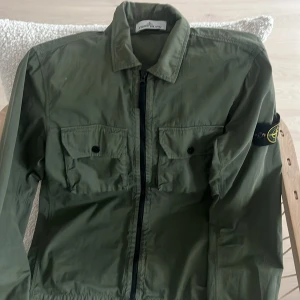 Stone island overshirt  - Köpt på nk kvitto finns storlek M