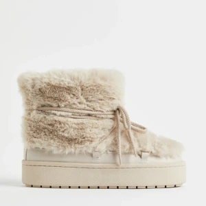 SÖKER!!! - Söker dessa skor från H&M, skriv gärna till mig ifall ni har och är villiga att sälja!! Söker främst storlek 38 men 39 går oxå bra 😍🙌🏼