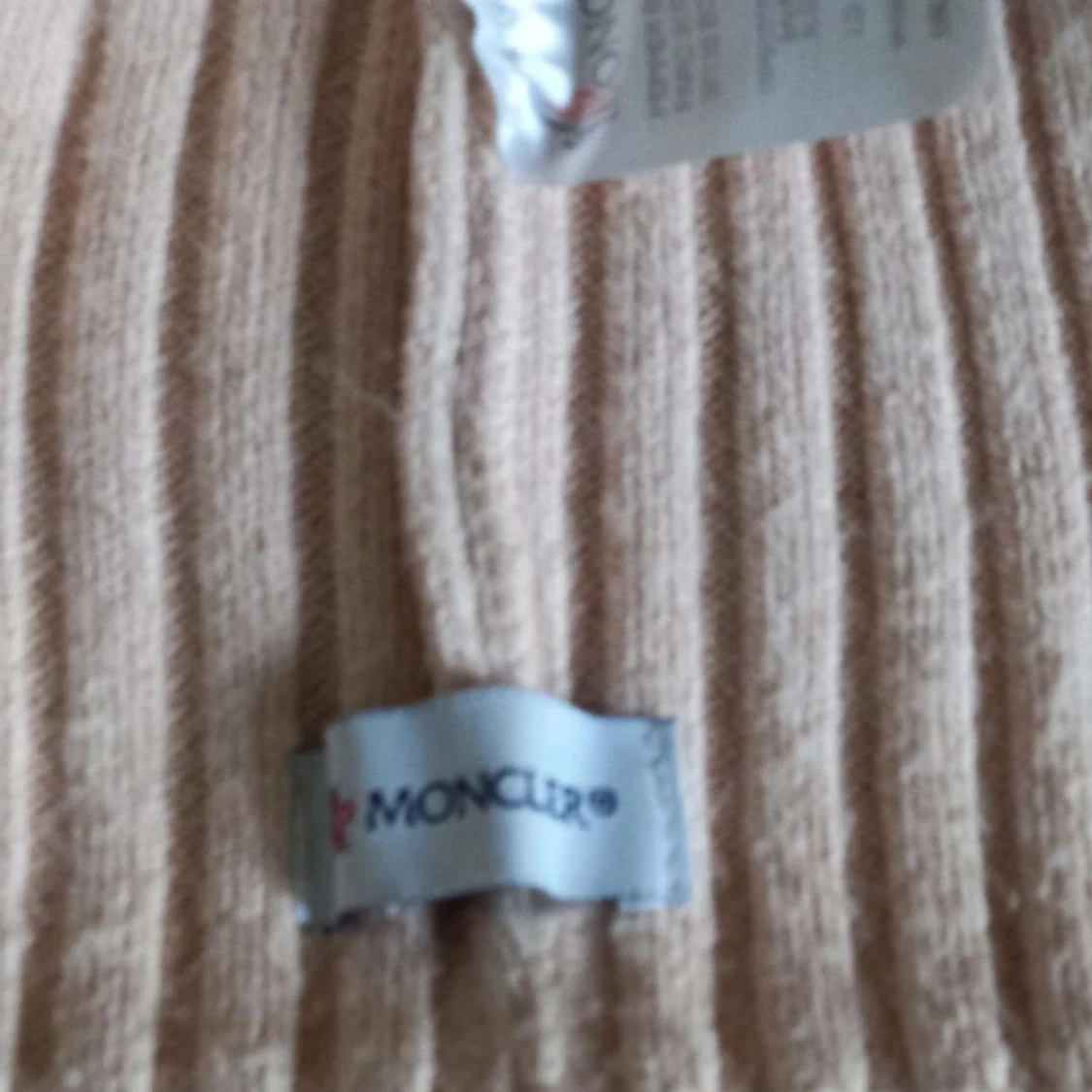 Moncler mössa - 90