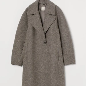 SÖKER denna kappan i strl xs/s  - Söker denna kappan från H&M i strl xs/s 