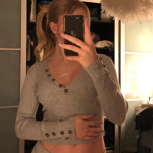 Tröja - En snygg tröja som är i perfekt skick! Storlek S. Tryck inte på ”köp nu”! 200 kr inklusive frakt 66 kr