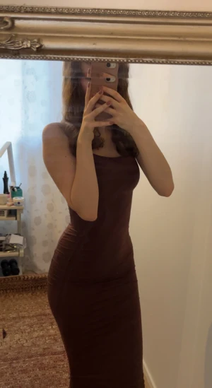 Tight slätt klänning  - Klänningen är köpt på Shein. Storlek XS. Säljer då jag aldrig använt den. 