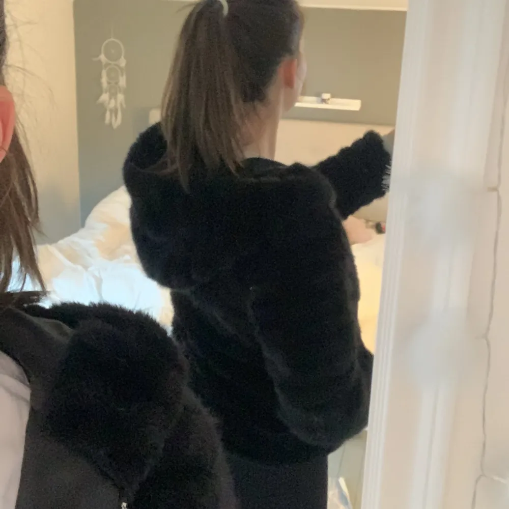 Nyskick pälsjacka från miinto strlk S. Takit.