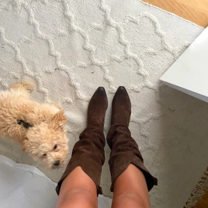 Boots från felmini - Super balla boots perfekt till hösten!! från felmini (köpta på zalando förra året! Använda en gång och alltså super bra skick!! Nypris 2000. (Kommer med box osv)