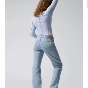 Låg midjade jeans - Säljer mina arrow Lowrise jeans från weekday oandvända för att dem är lite för små💗