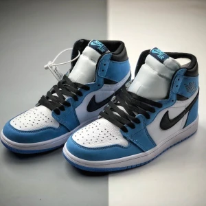 Airjordan 1 universitey blue -  Tja!  Säljer mina skor som är ej använda Storlek 43 