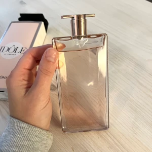 Parfym Lancome Idole - Knappt använd parfym, köpt för några månader sedan på Lyko. 75 ml.