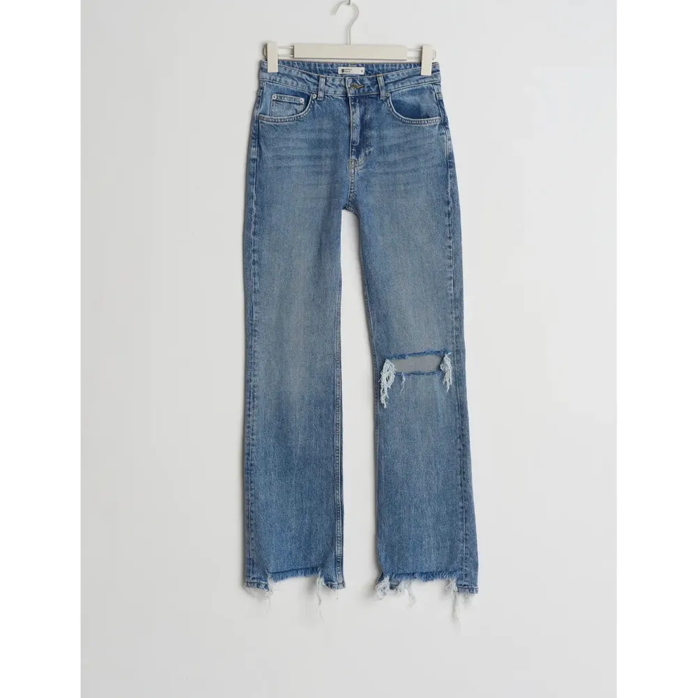 Jeans från Gina, knappt använda , köpt för 599 inget fel alls på dem🫶🏼. Jeans & Byxor.