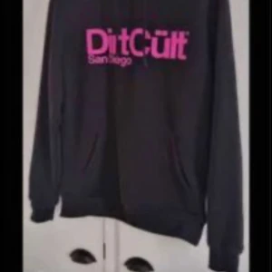 Dirtcult hoodie dam - Strl small nyskick, porto 66kr Swish betalning 