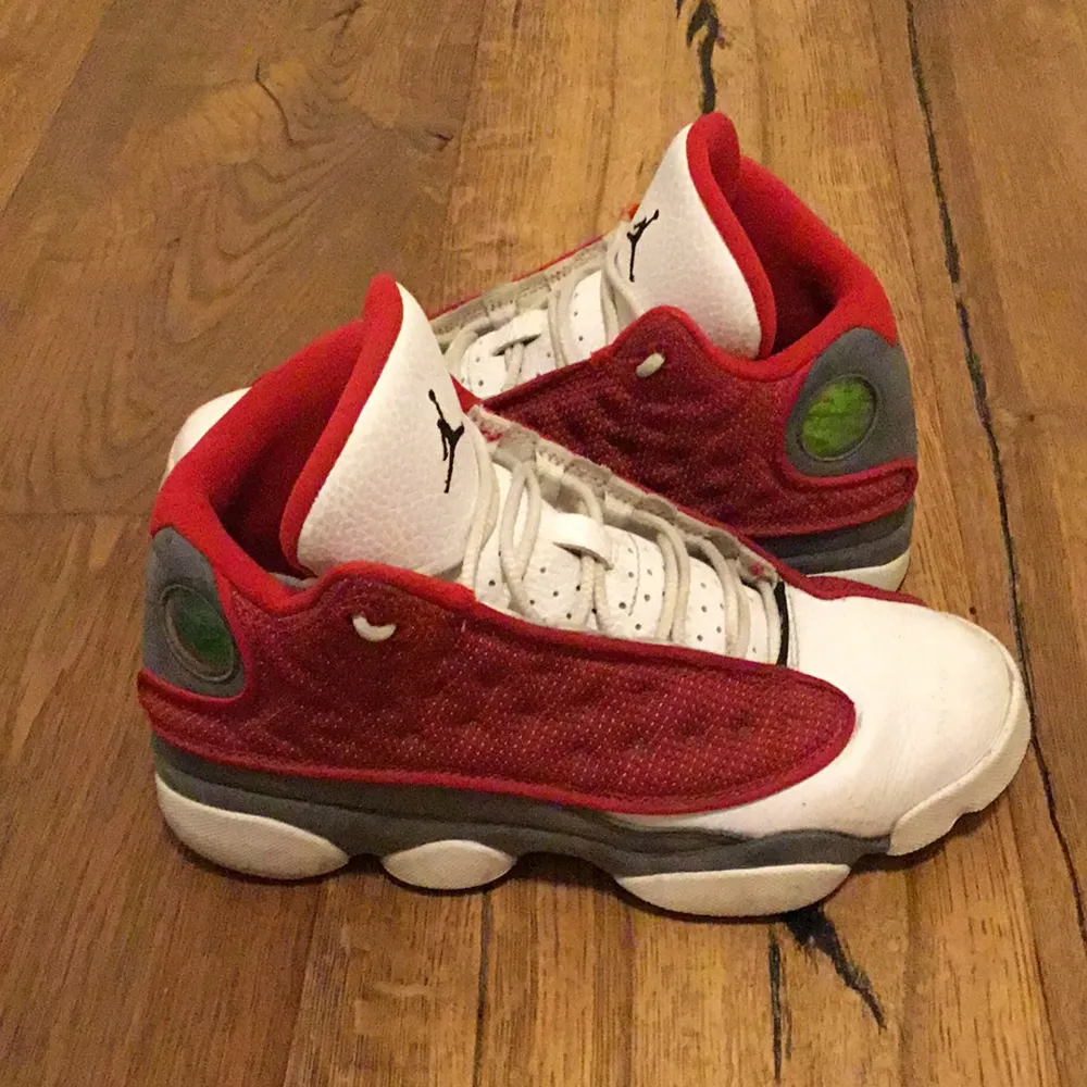 Jordan 13 red flint storlek 36. Skor.