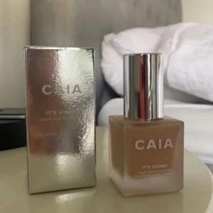 Caia  - Säljer min helt oanvända Caia ”it’s iconic” foundation då jag beställde fel färg, 180kr inkl frakt, nypris 325 💓
