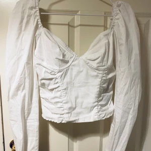 Skjorta  - Storlek S Passar 36-38 Använd enstaka gånger -nyskick!