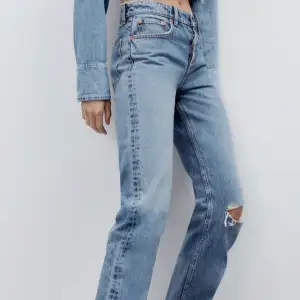 Säljer dessa populära jeans. Sparsamt använda i fint skick.🤍