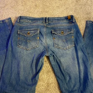 Low Waits jeans  - Jag säljer ett par blå vintage low Waist jeans för 150kr, dom är aldrig använda , fri frakt, skirv privat för frågor eller fler bidler 