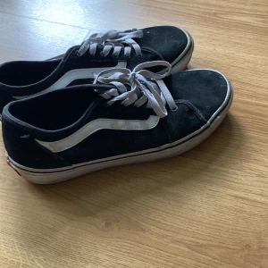 Vans old school - Säljer min Vans old school då jag aldrig använder dom och dom är för små. Skick 7/10  Skriv till mig om ni har frågor