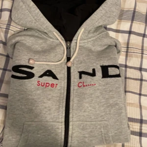 Zip-up hoodie  - Zip-up hoodie i fint skick, skriv vid fler bilder💗