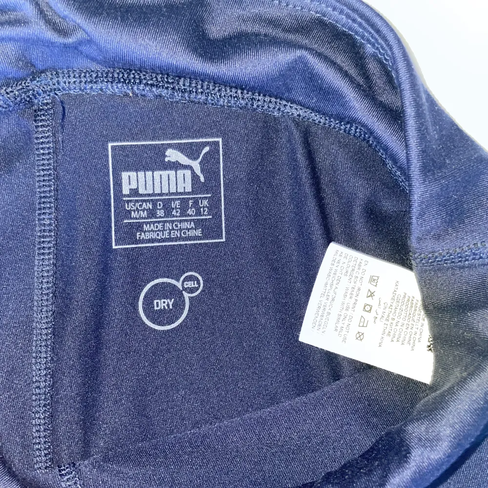 Ett par mycket sköna blå puma träningsbyxor/tights i storlek 38. Har aldrig använt! . Övrigt.