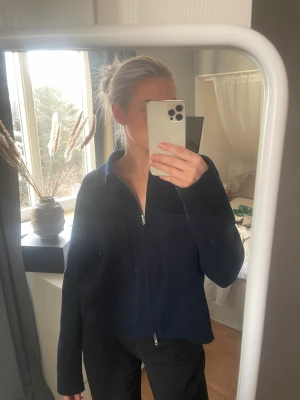 Marinblå kofta  - Populär koftan från åhlens 