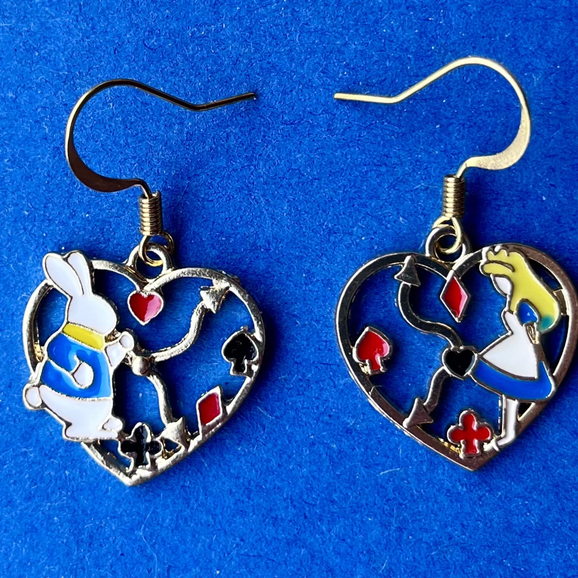 Alice i underlandet örhängen 💙 - 90