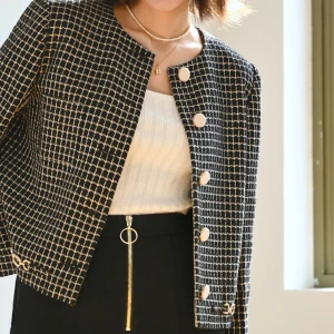 & Other Stories tweed jacket💕 - (Första bilden lånad) Tweed jacket från Other Stories i nästan helt nytt skick💕 Använd 2/3 ggr, storlek 38💓 Skriv för fler bilder