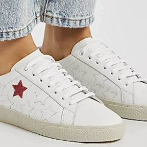 Sneakers - Sneakers ifrån ysl, köpta på nk för 5500kr dock rätt använda derför de billiga priset🙏🏻