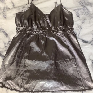 Topp / linne - As snyggt linne / topp som jag själv sytt om från en klänning 