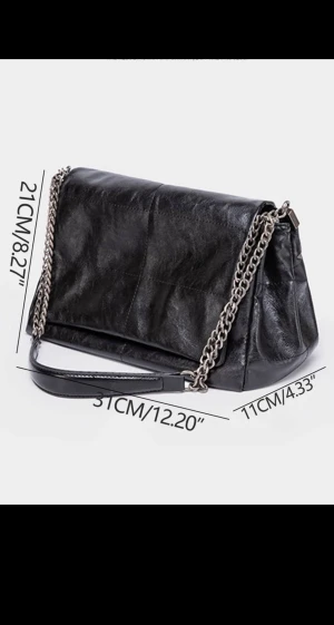 Väska - Säljer denna väskan och lägger ut den igen för förra annonsen strulade! 