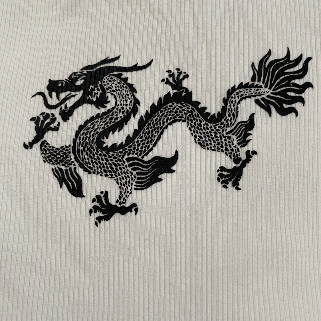 Vit långärmad tröja med en drake - 91