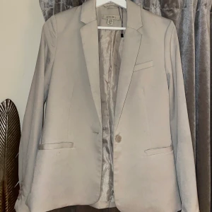 Beige kavaj - Kavaj från New Yorker i strl 36