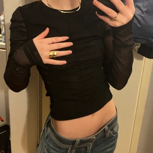 Meshtopp - Säljer denna så snygga topp i mesh! Endast använd en gång! Storlek XS från Gina tricot 💕💕