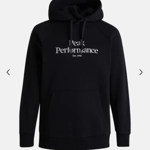 Peak performance  - Säljer denna peak performance hoodien som aldrig kommit till användning, stolek M, passar både tjej och killar💞nypris 1300