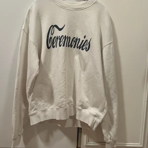 Vit tröja från Carlings - Tja säljer min vita tröja som är köpt från Carlings, tröjan har använts men inga fläckar trots att den är vit
