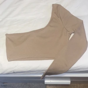 Off shoulder crop top - Jätte fin lite liten i storleken så skulle säga att det är S istället för M 