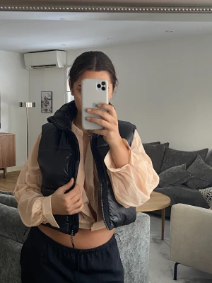 Väst från zara  - Storlek xs nypris 400