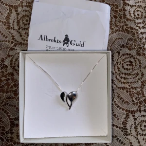 Äkta silverhalsband ✨ - Helt nytt halsband i äkta silver från albrekts guld ✨ superfint men använder inte silversmycken själv😅 fick det som gåva men returrätten är förbi!