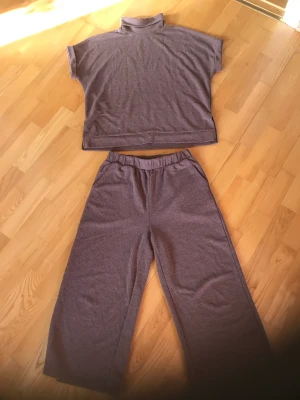 Mjuk mysig dress - Brun två delad dress från Vero Moda. Storlek M