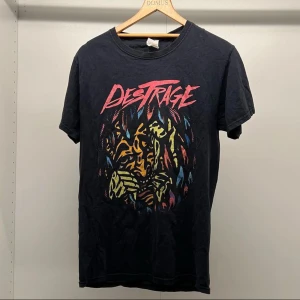 Destrage Vintage Tröja - Svart vintagetröja. DM:a om du är intresserad.