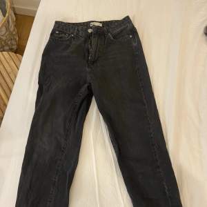 Svarta jeans från Gina Tricot. Fint skick! Storlek XS/34